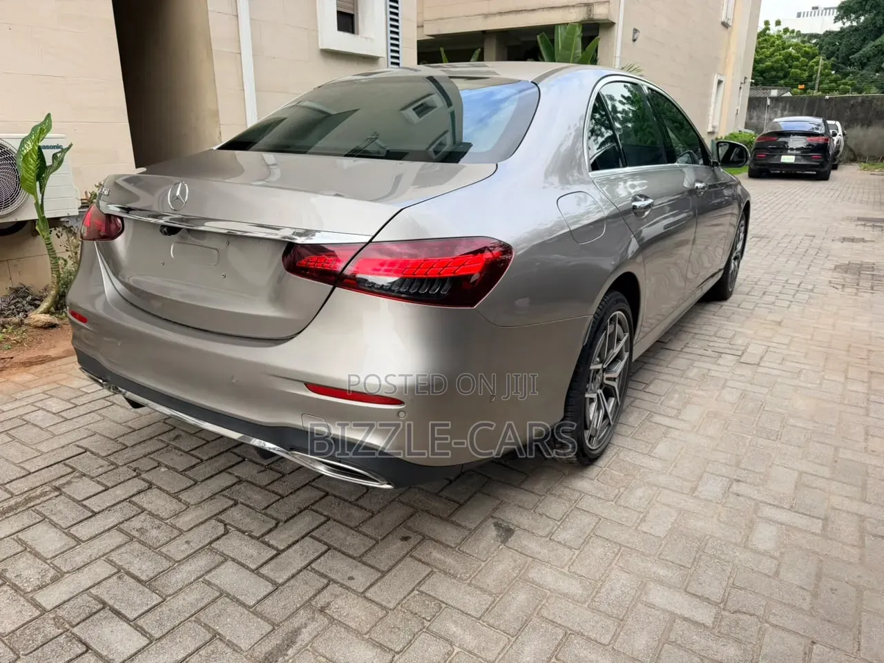 Mercedes-Benz E350 2022 Gold