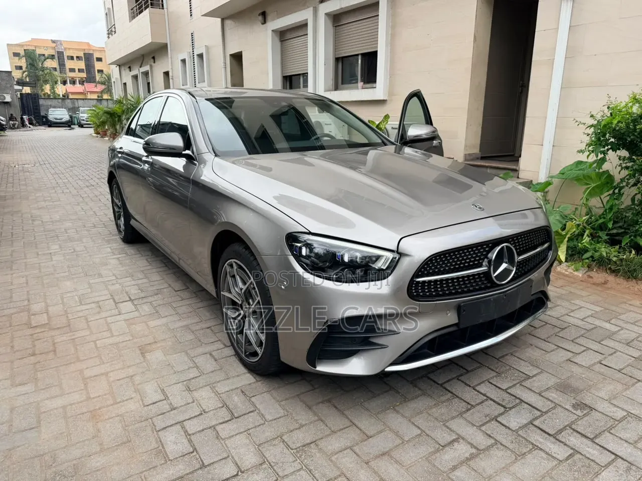 Mercedes-Benz E350 2022 Gold