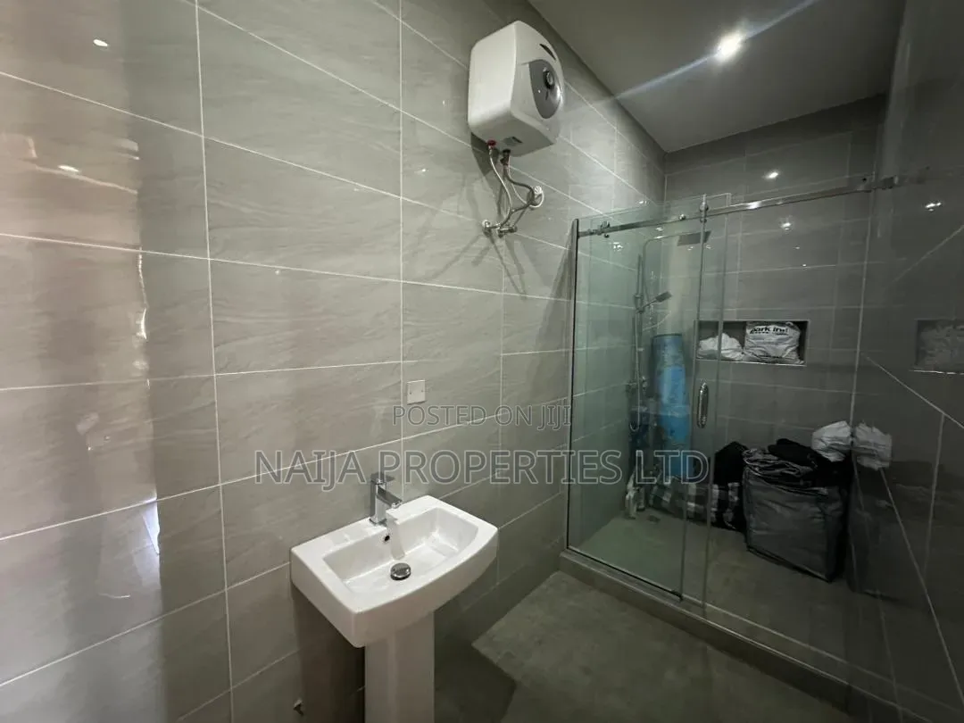2bdrm Apartment in Off Tf Kuboye, Lekki Phase 1 for rent