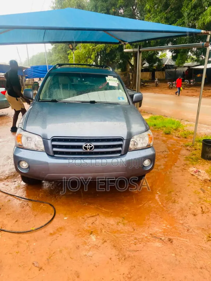 Toyota Highlander 2004 Blue