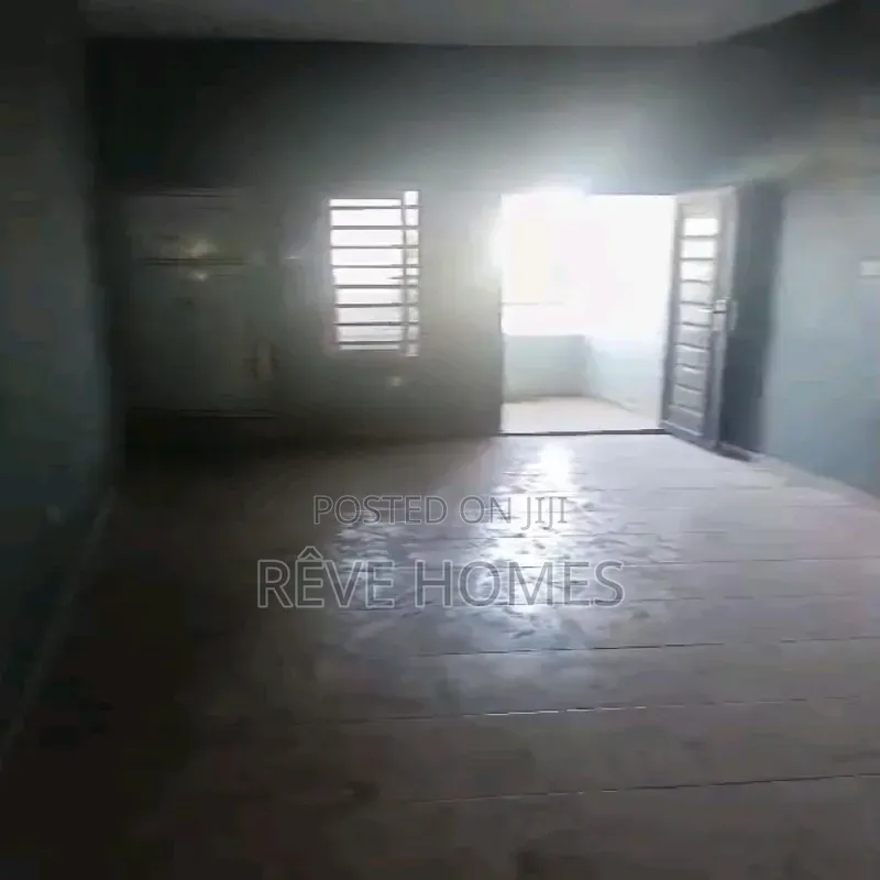 2bdrm Block of Flats in Adekunle for rent
