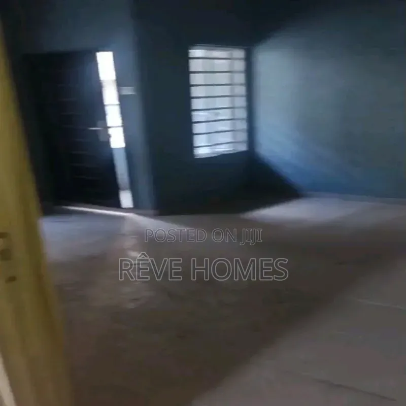 2bdrm Block of Flats in Adekunle for rent