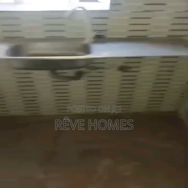 2bdrm Block of Flats in Adekunle for rent