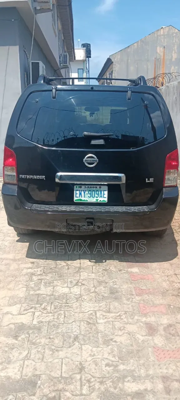 Nissan Pathfinder 2006 Black