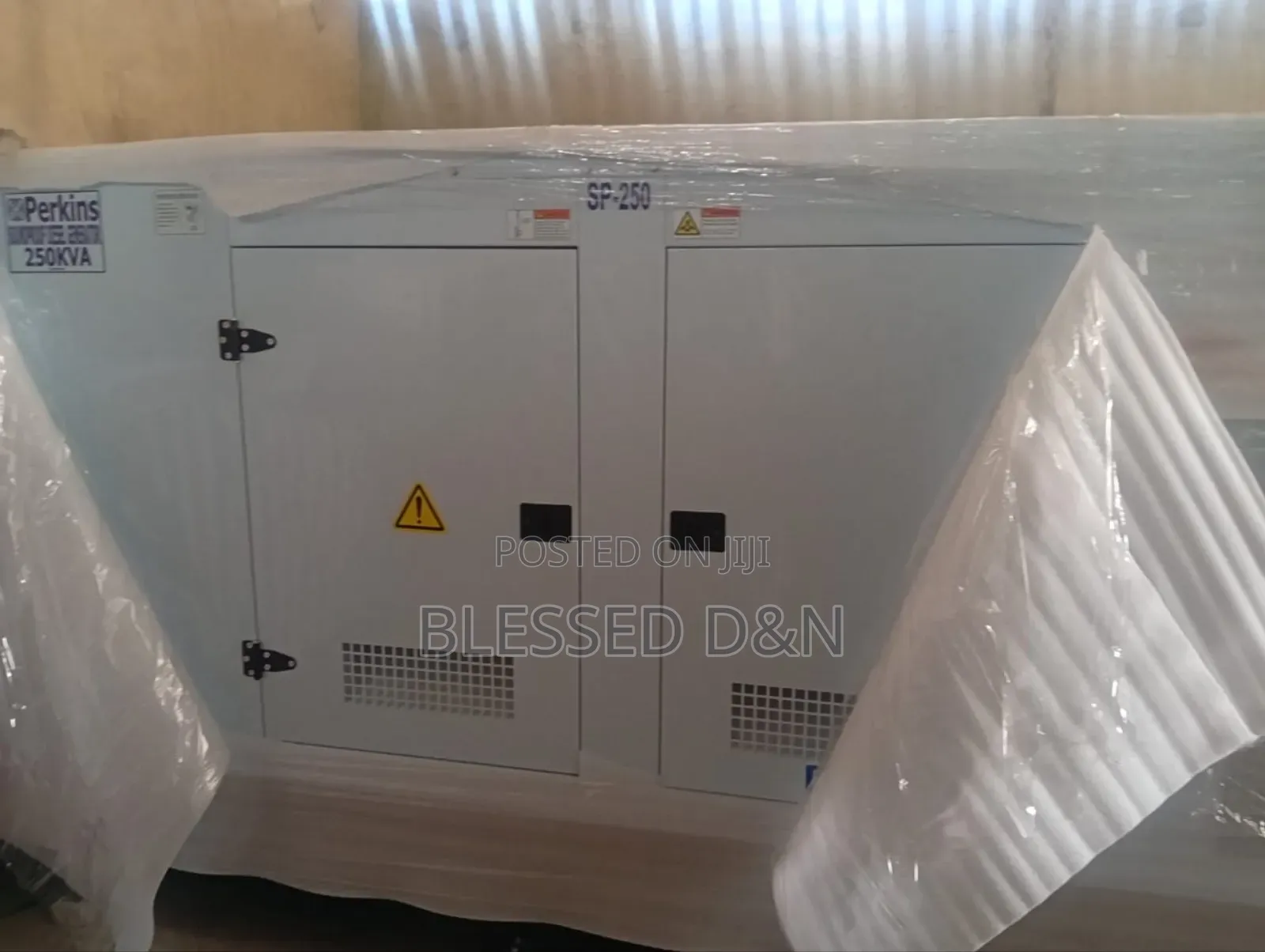 250kva Perkins England Soundproof Generator