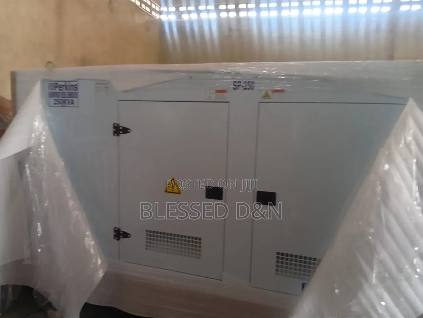 250kva Perkins England Soundproof Generator
