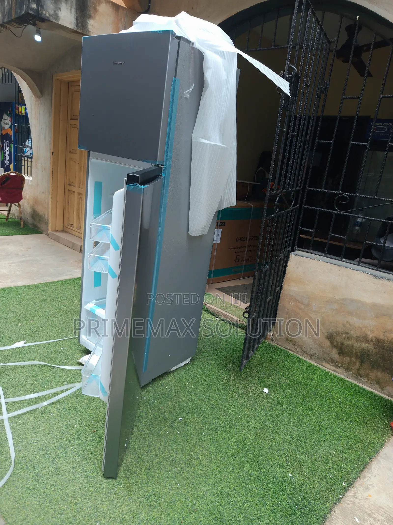 Hisense 306DR: Spacious Top Freezer Double Door Fridge
