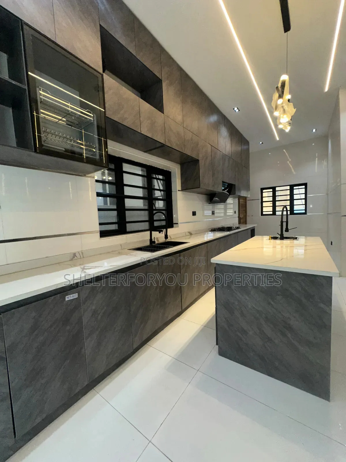 5bdrm Duplex in Off Lekki-Epe Expressway for sale