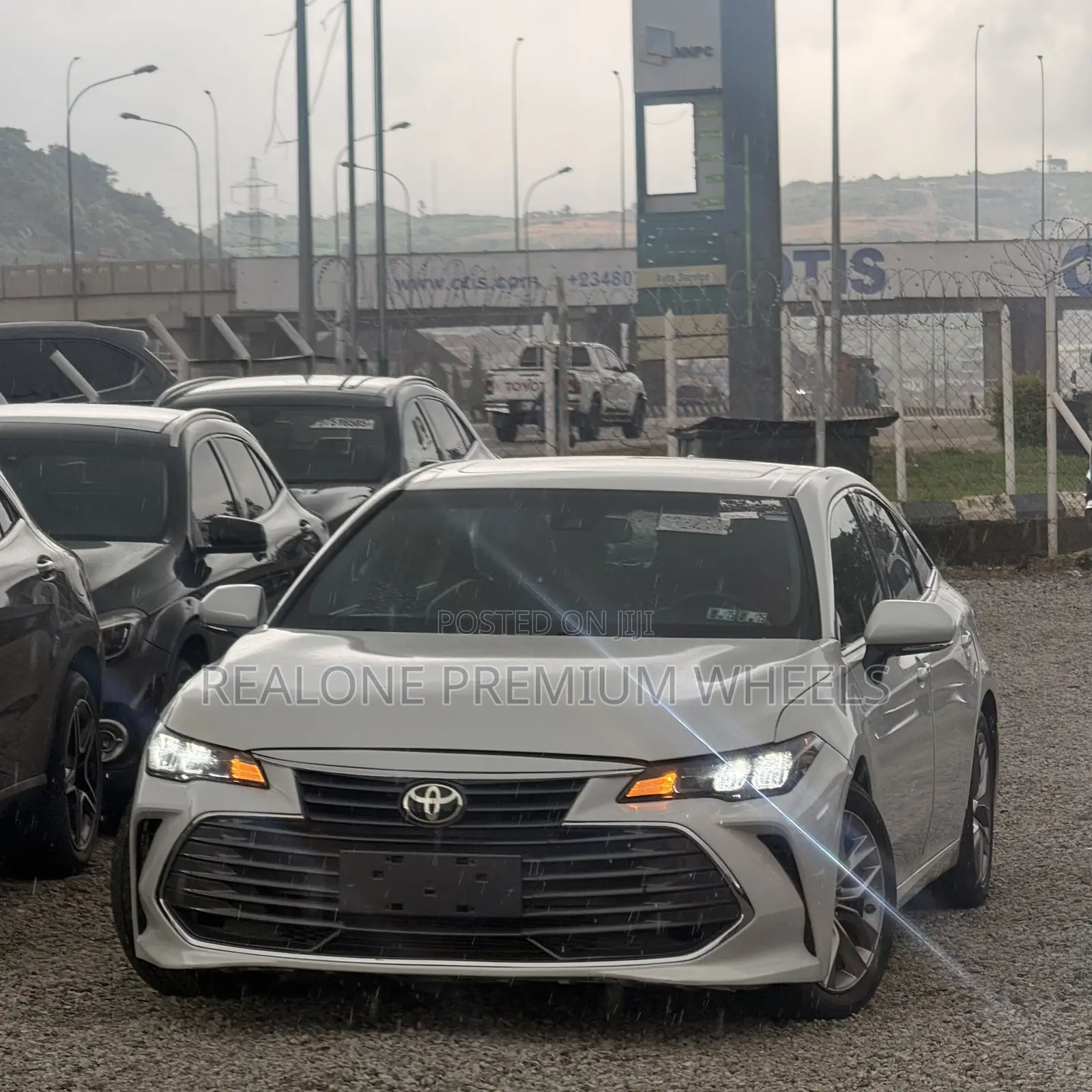 Toyota Avalon XLE FWD Sedan (3.5L V6 8A) 2019 White