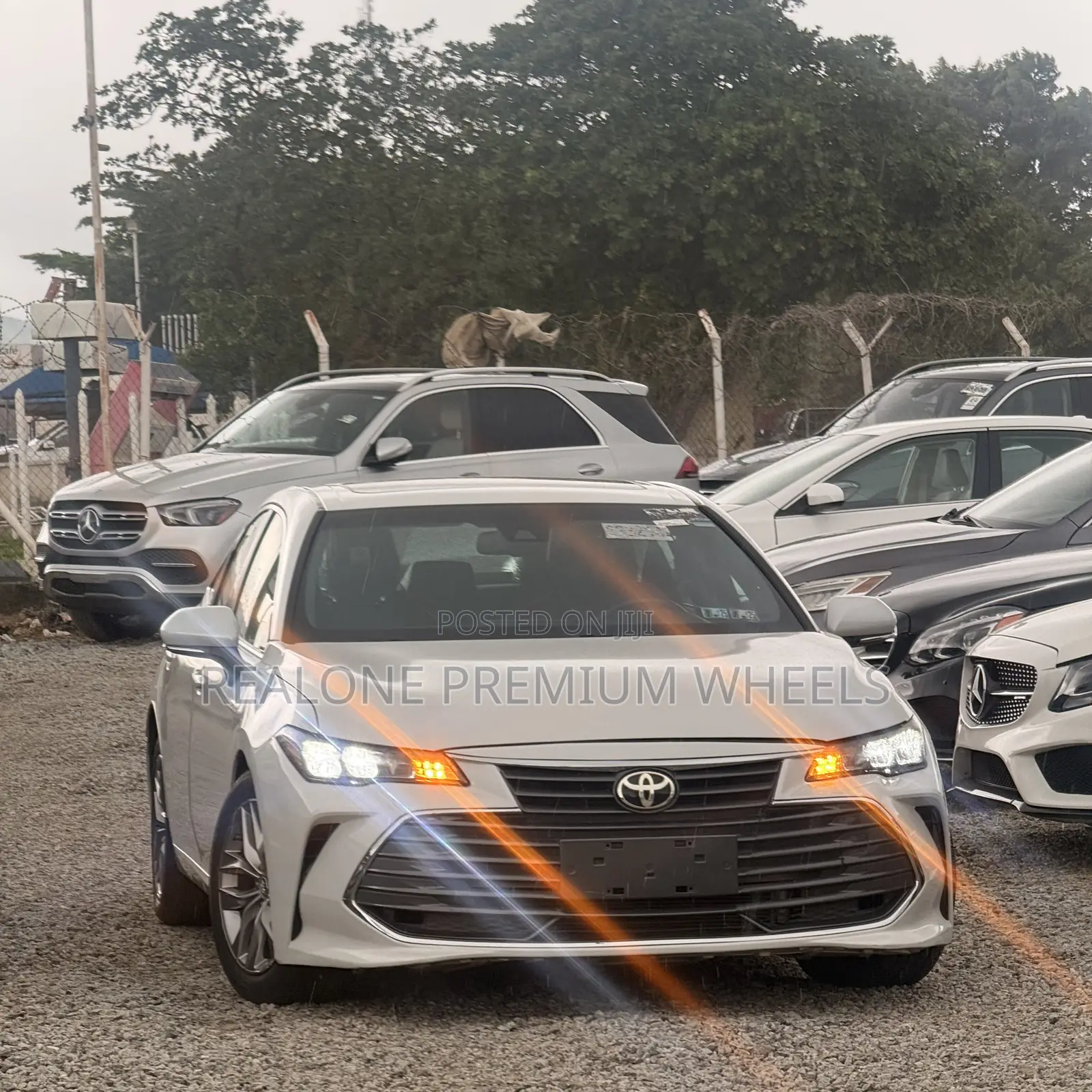 Toyota Avalon XLE FWD Sedan (3.5L V6 8A) 2019 White
