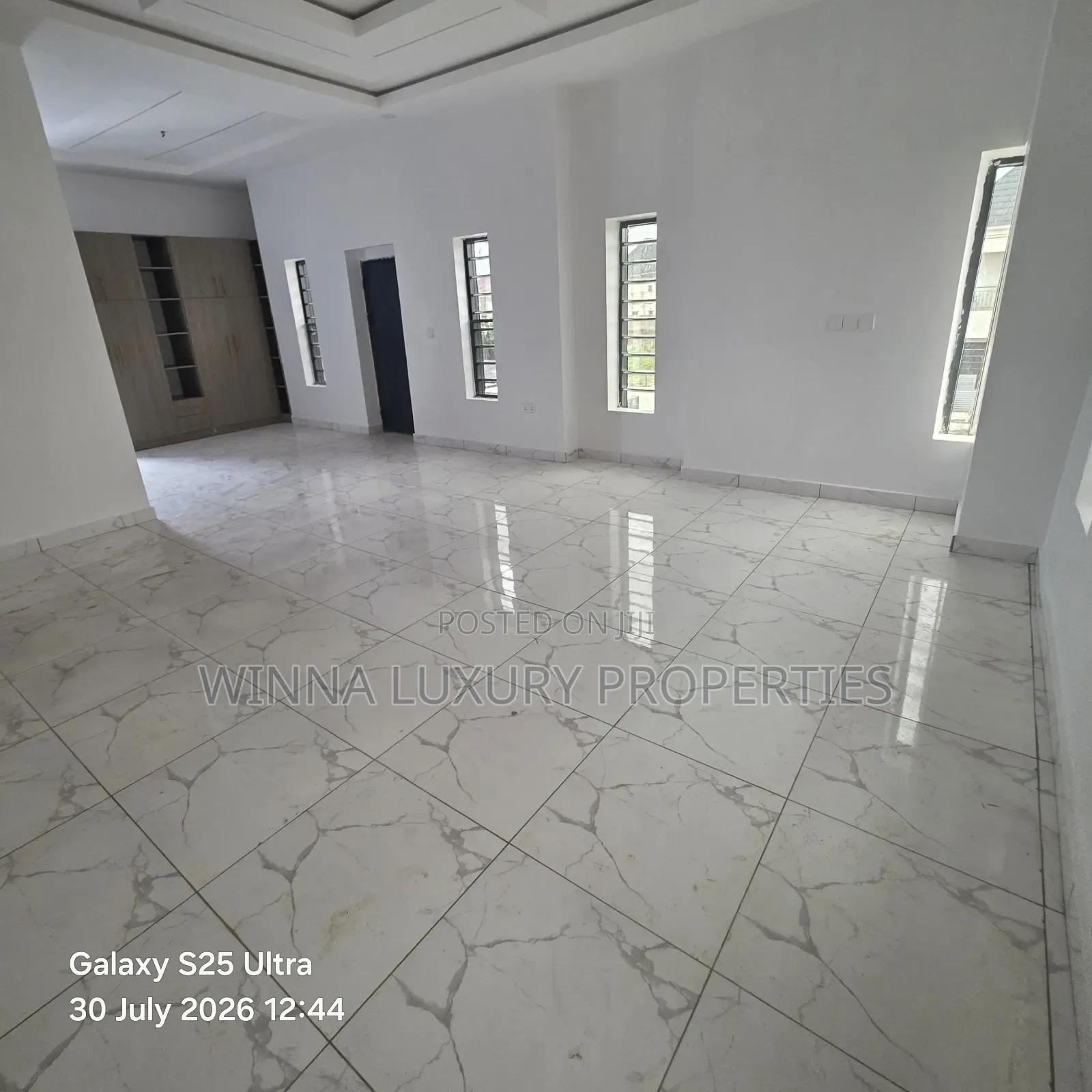 5bdrm Duplex in Around Jedo Axis, Lugbe District for sale