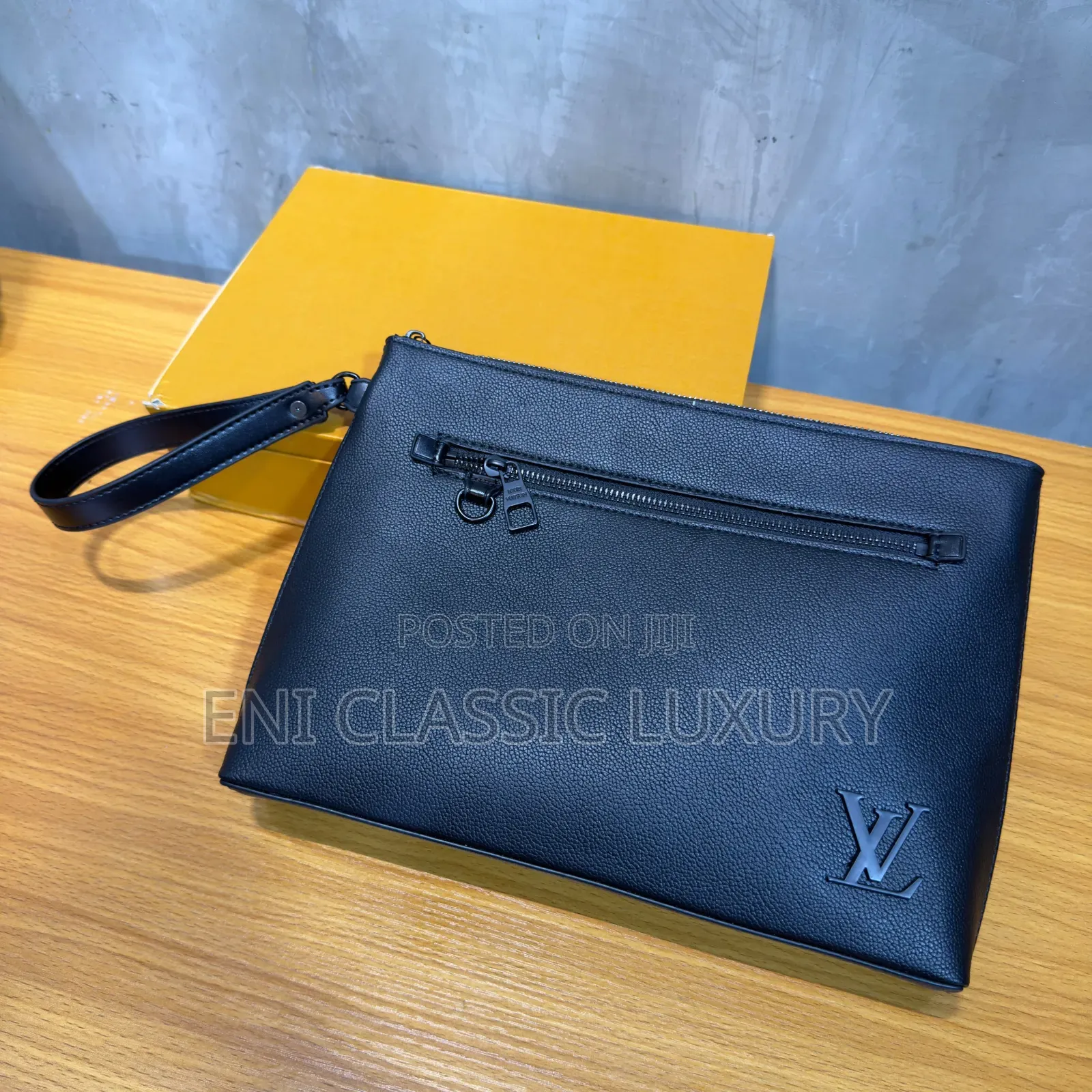High Demand Luxury Men's Bags Louis Vuitton Best Quality Well Branded