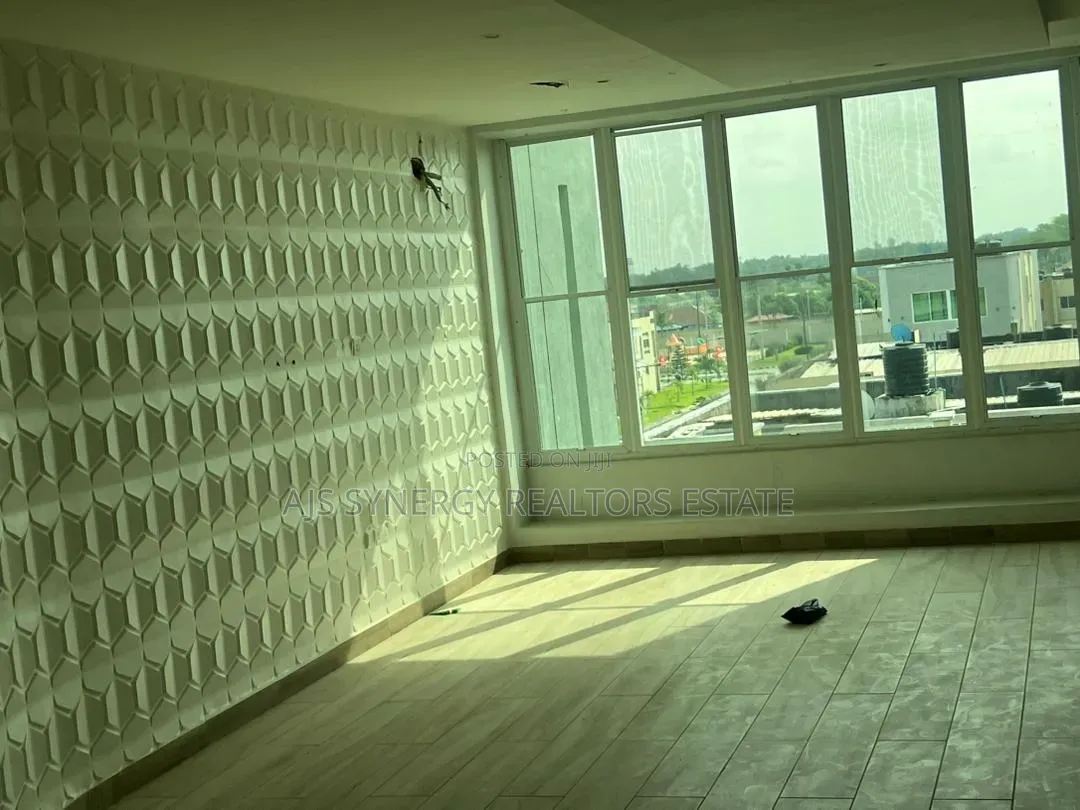 3bdrm Penthouse in Sangotedo for sale