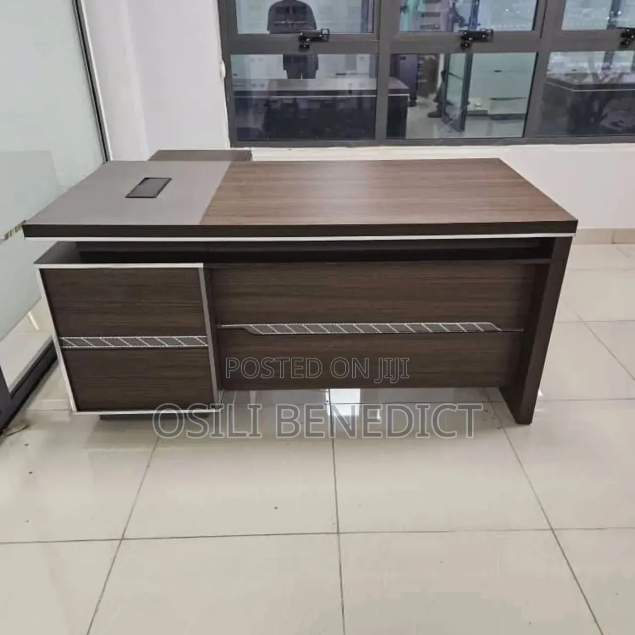 1.6mtr Executive Officer Table