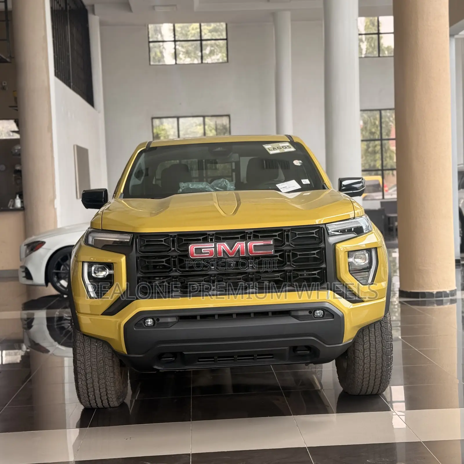 GMC Canyon Elevation Crew Cab 4WD SB 2023 Yellow