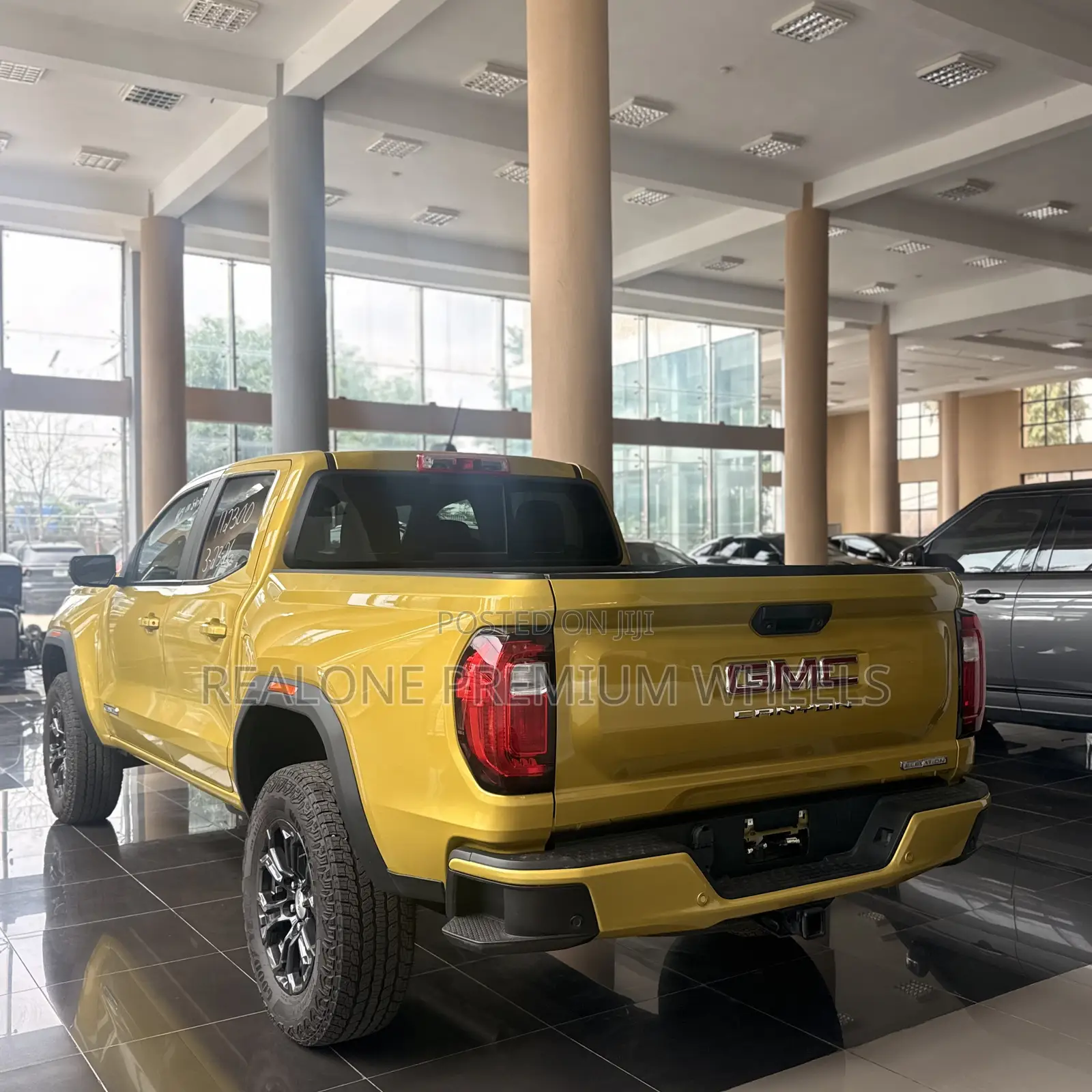 GMC Canyon Elevation Crew Cab 4WD SB 2023 Yellow