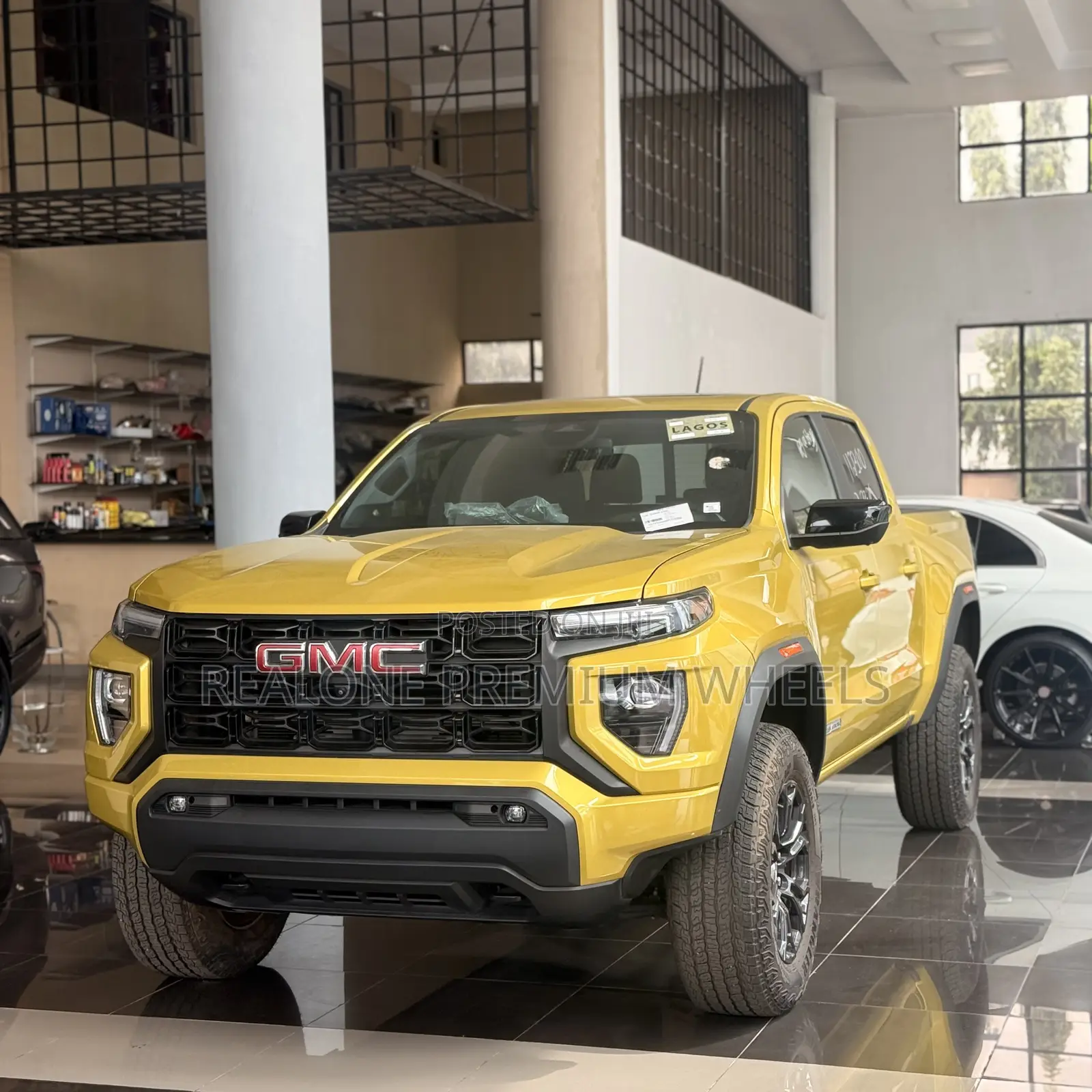 GMC Canyon Elevation Crew Cab 4WD SB 2023 Yellow