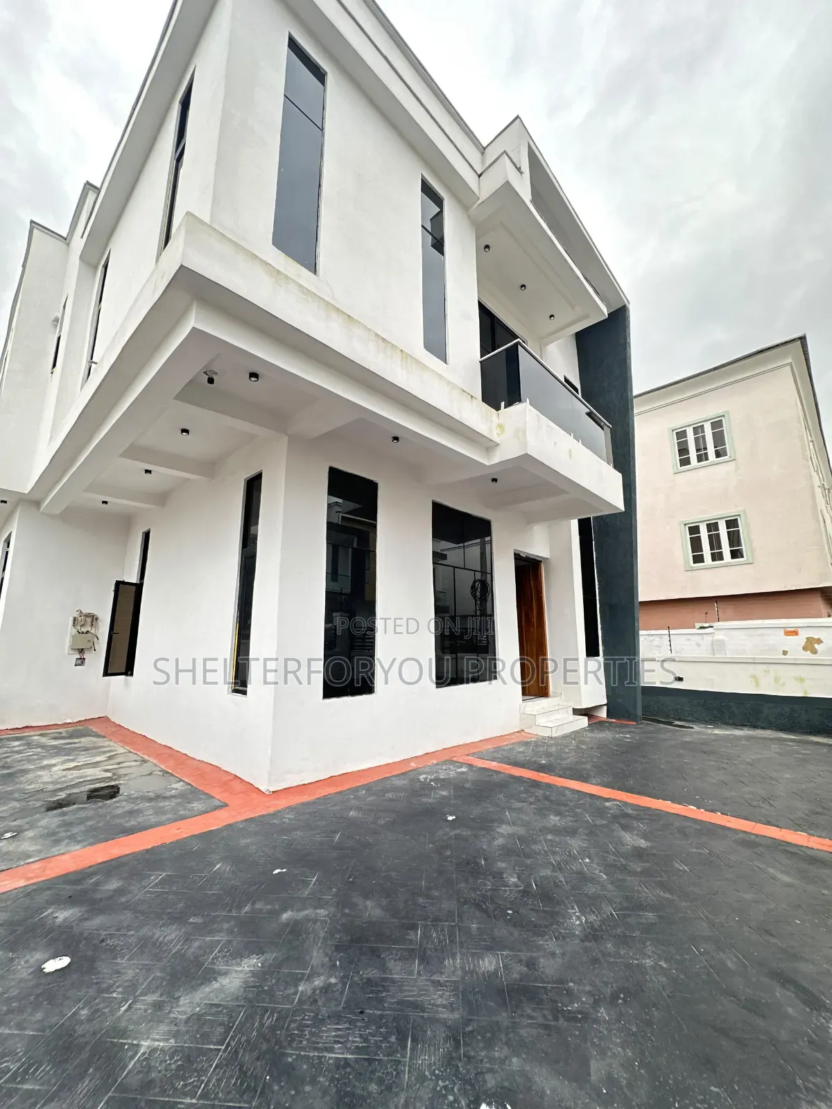 5bdrm Duplex in Sangotedo for sale