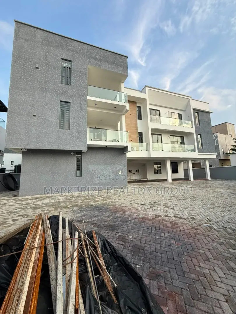 3bdrm Apartment in Osapa Lekki Lagos for sale