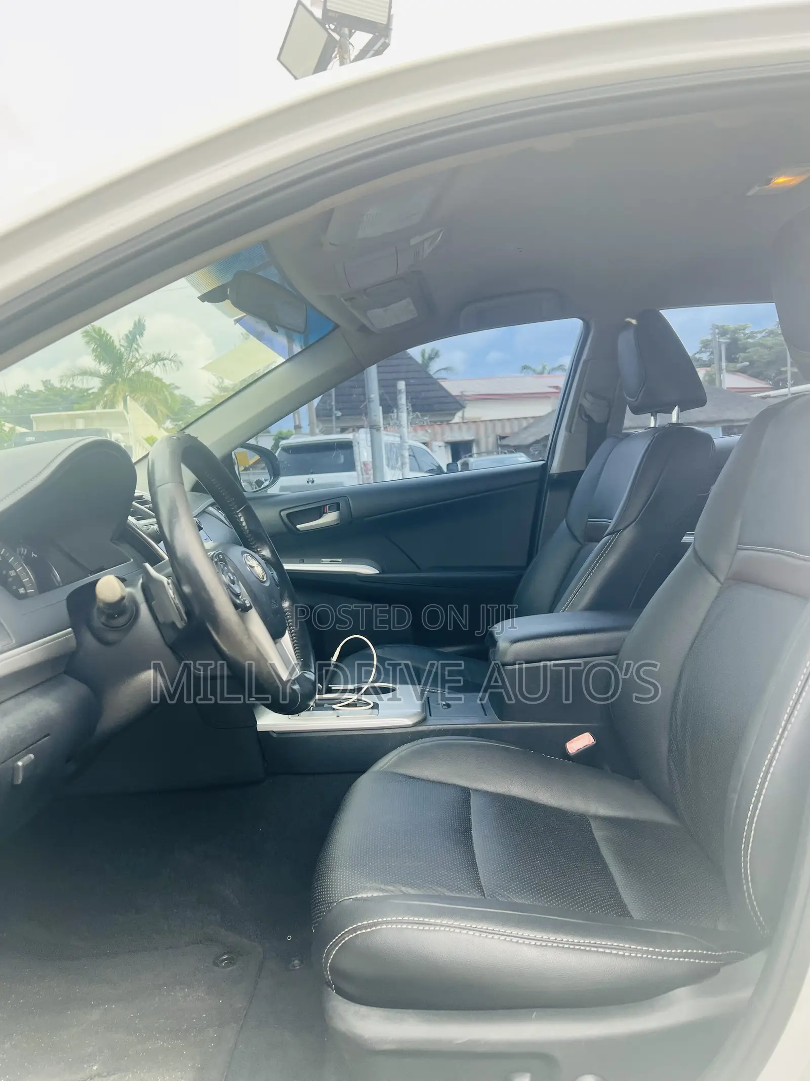 Toyota Camry SE 4dr Sedan (2.5L 4cyl 6A) 2013 White