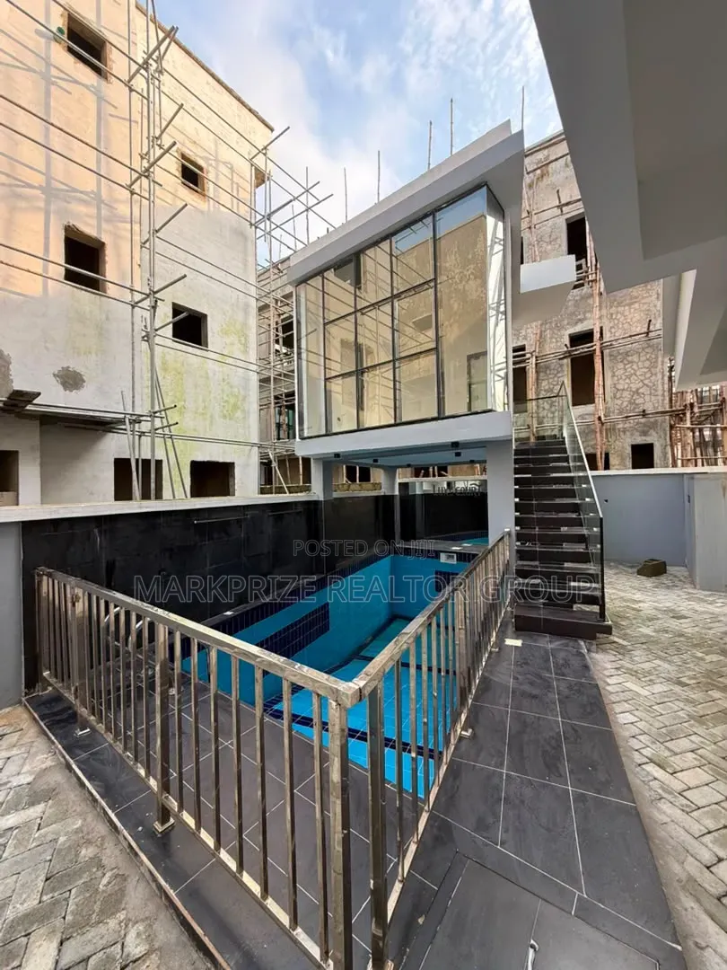 3bdrm Apartment in Osapa Lekki Lagos for sale