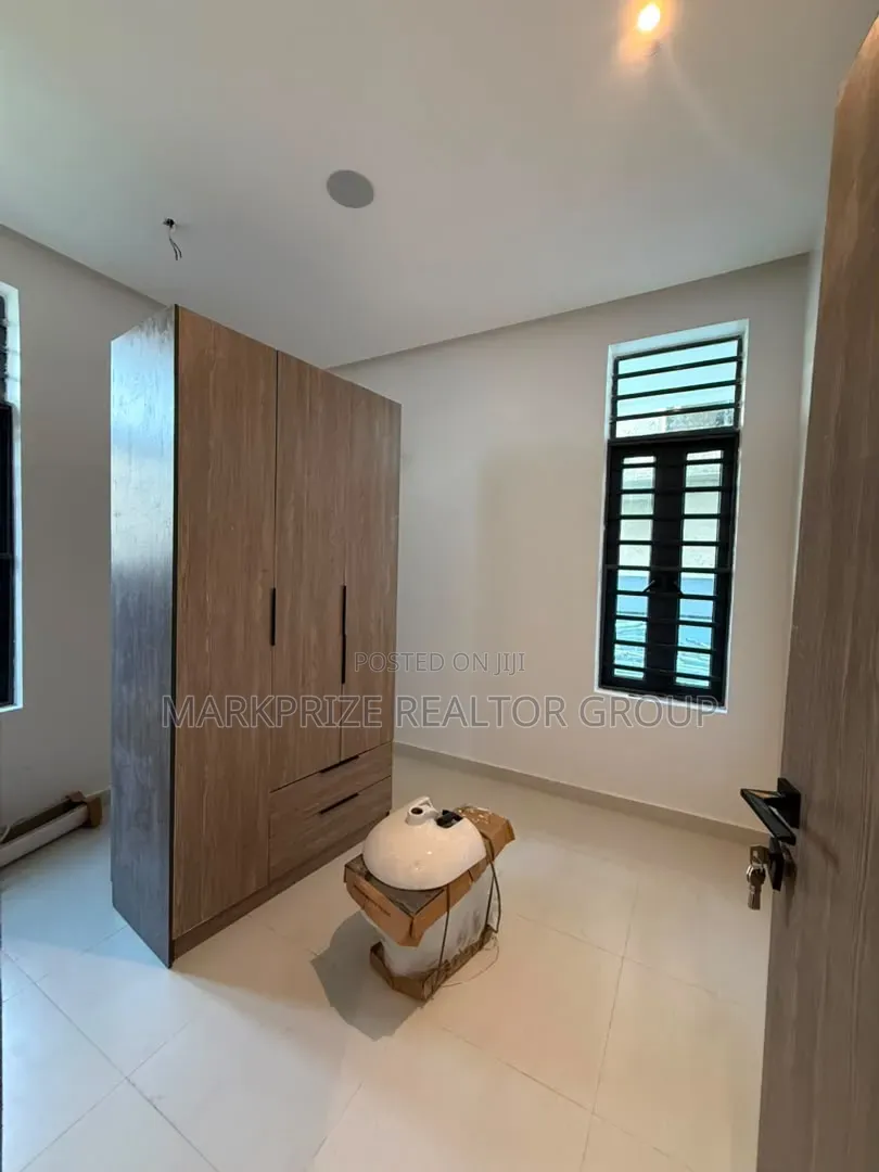 3bdrm Apartment in Osapa Lekki Lagos for sale
