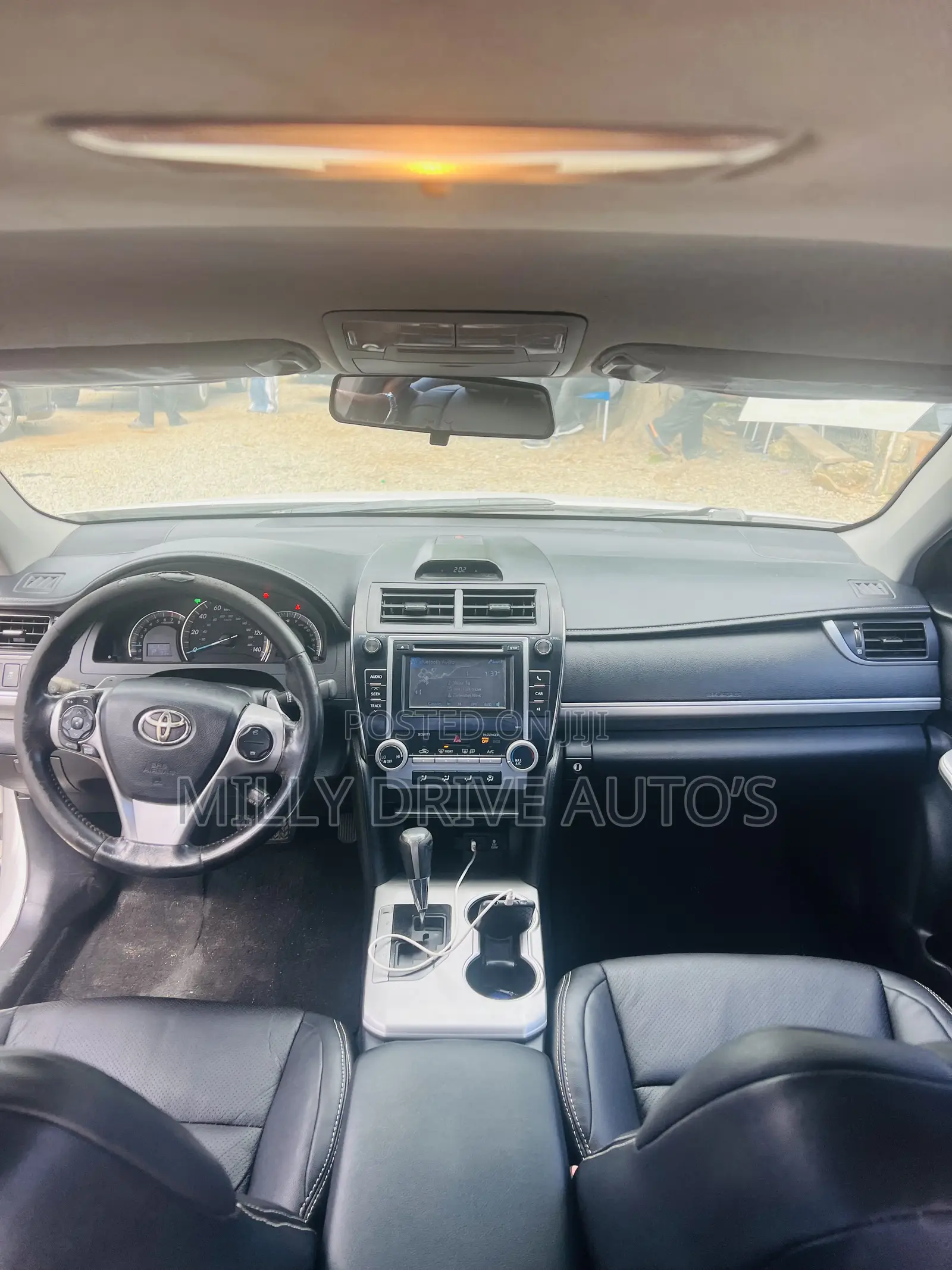 Toyota Camry SE 4dr Sedan (2.5L 4cyl 6A) 2013 White