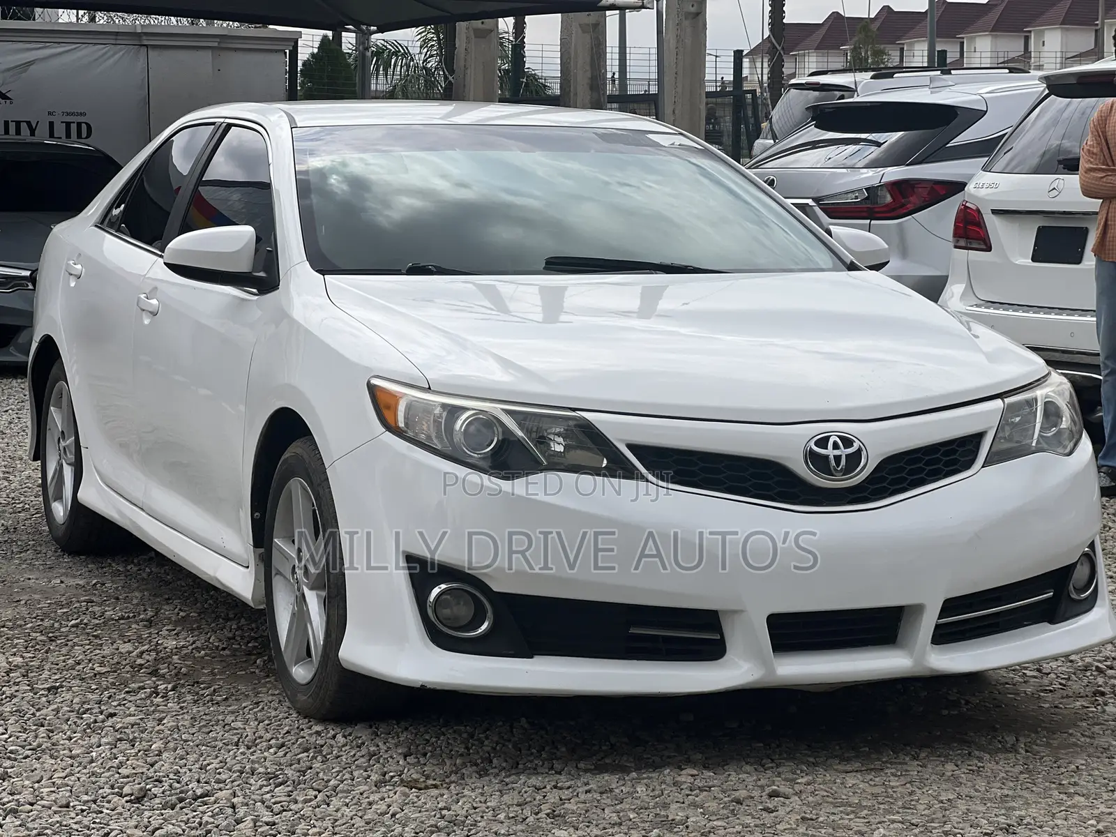 Toyota Camry SE 4dr Sedan (2.5L 4cyl 6A) 2013 White