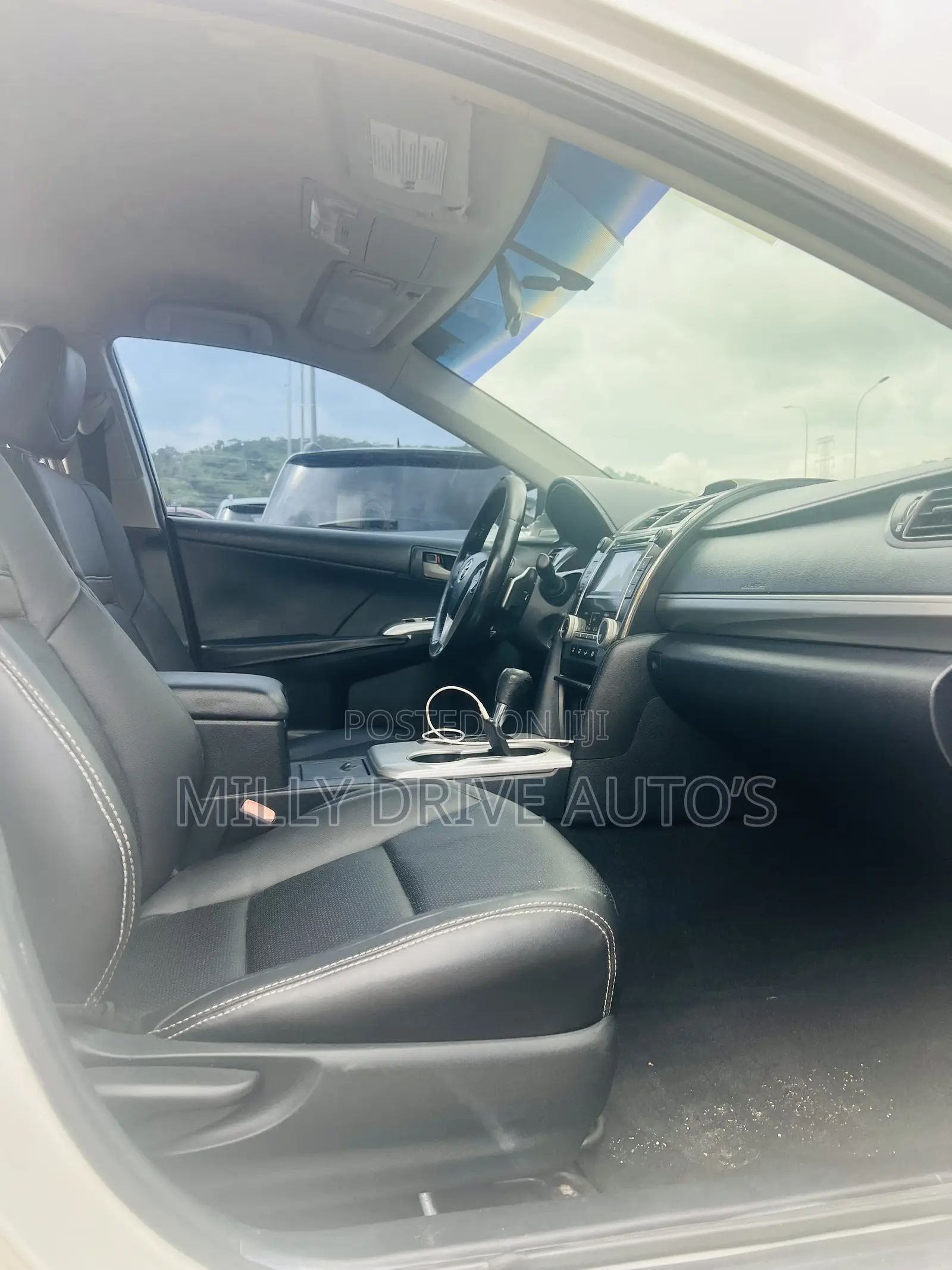 Toyota Camry SE 4dr Sedan (2.5L 4cyl 6A) 2013 White