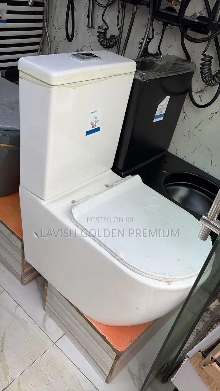 Twyford Toilet Seat and Tank