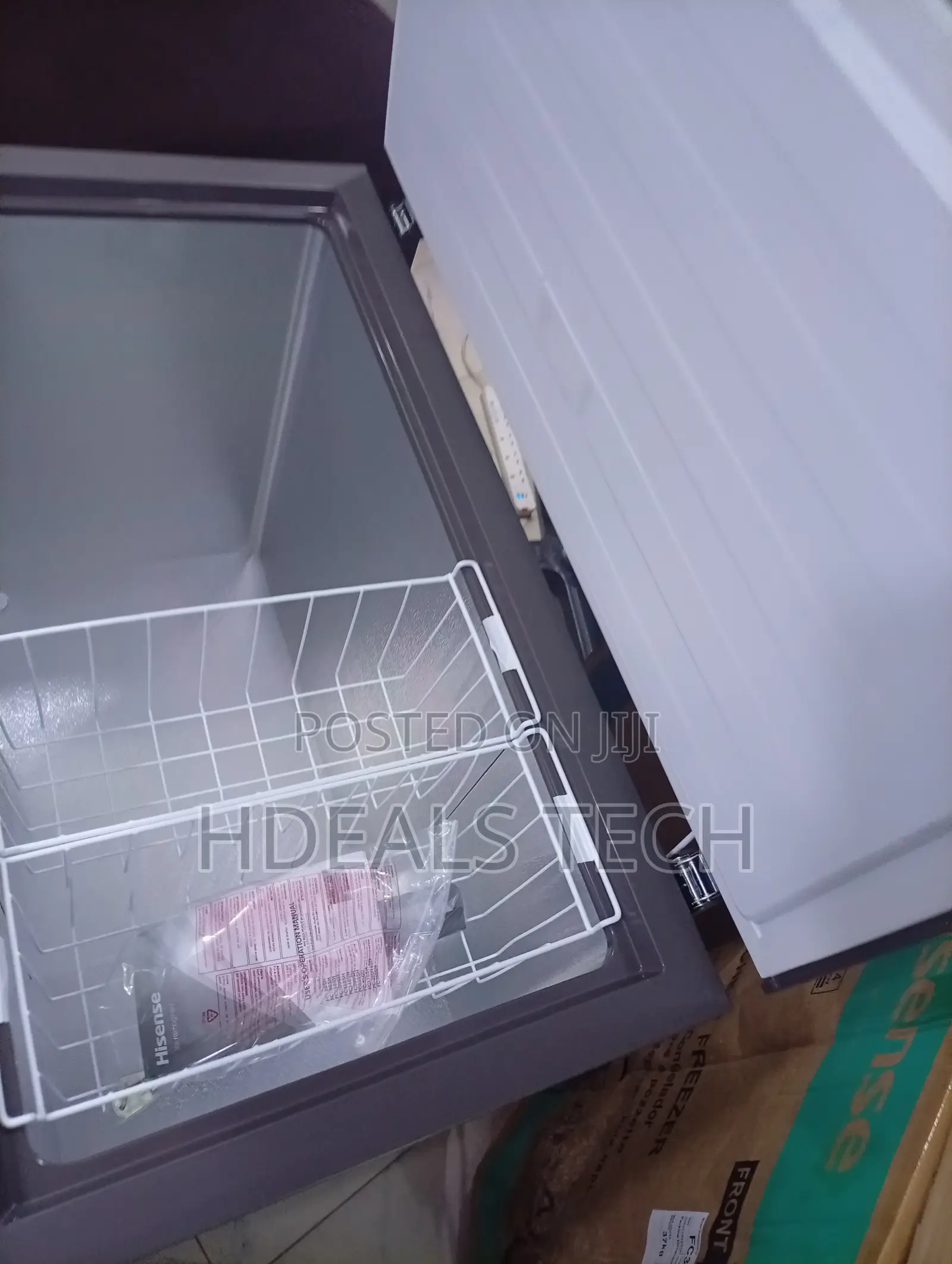 Hisense FC340SH Large Family Chest Freezer With Spacious 250L Capacity