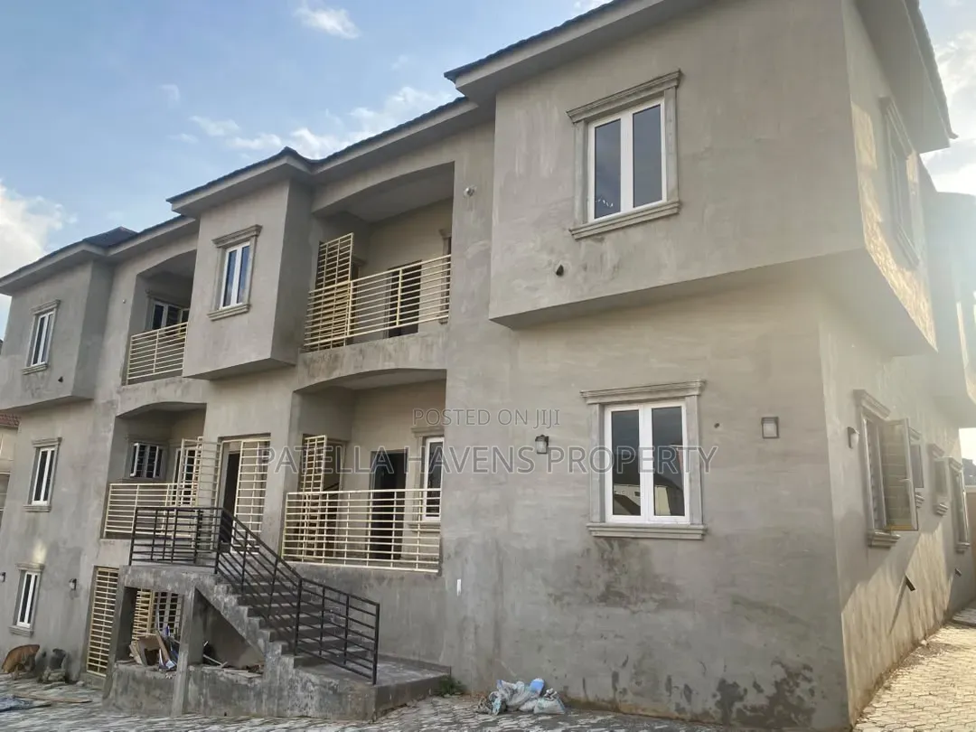 2bdrm Block of Flats in Nnpc Estate, Life Camp for sale