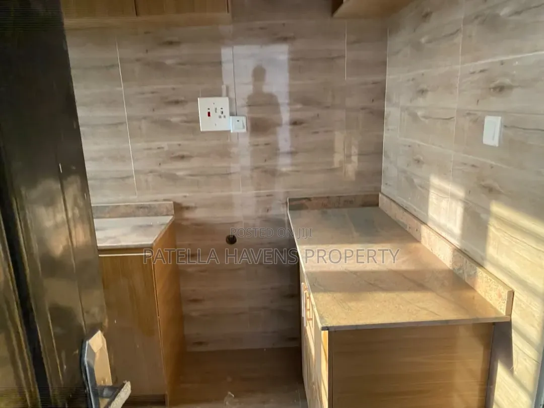 2bdrm Block of Flats in Nnpc Estate, Life Camp for sale