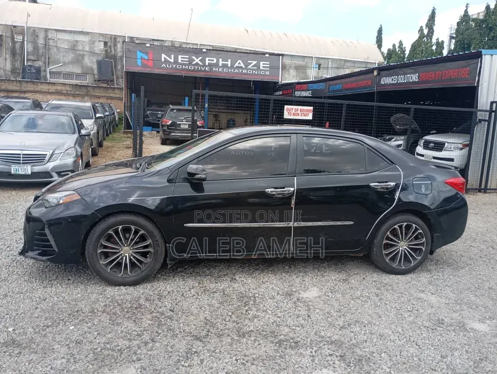 Toyota Corolla 2015 Black