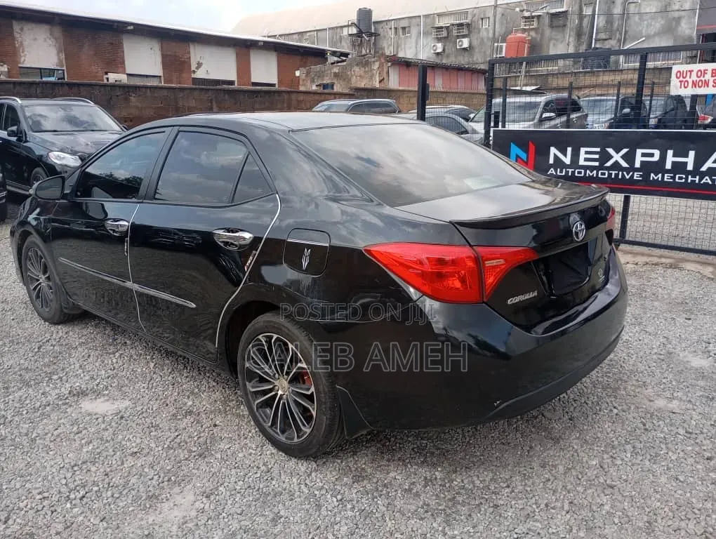 Toyota Corolla 2015 Black