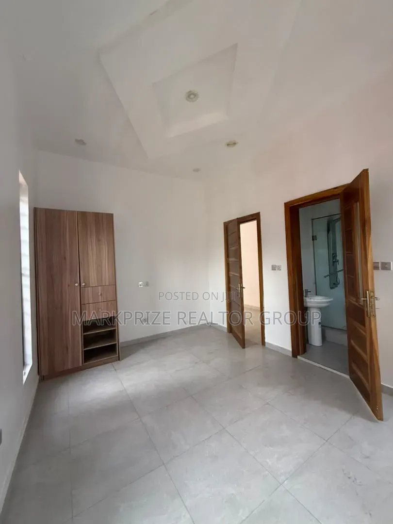 5bdrm Duplex in Lekki County Homes, Ikota for sale