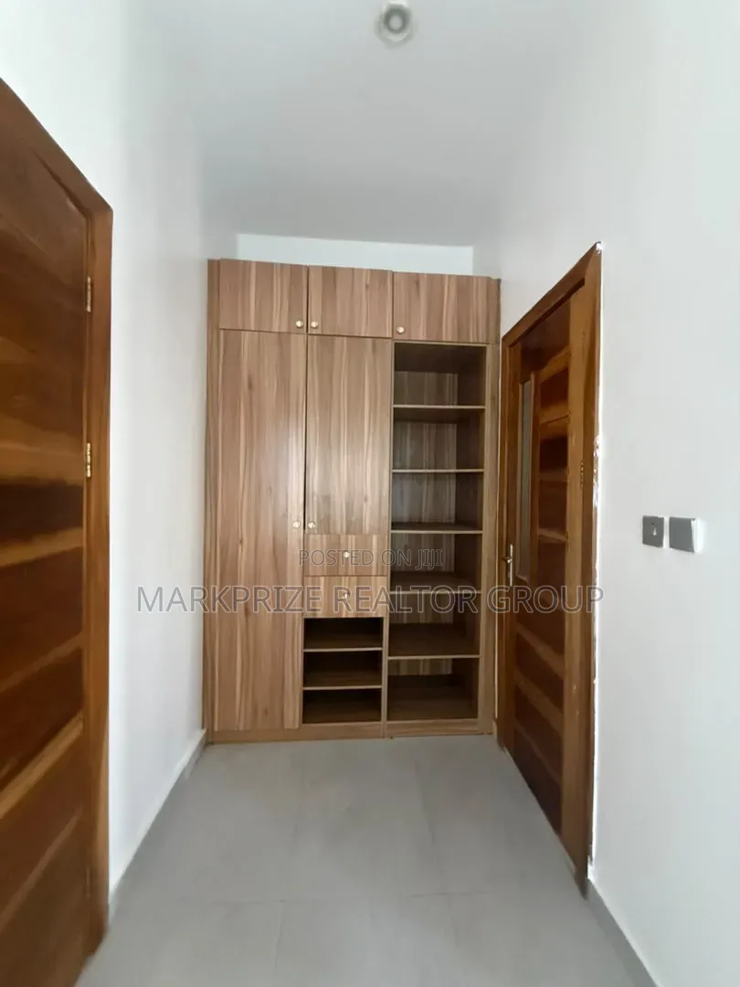 5bdrm Duplex in Lekki County Homes, Ikota for sale