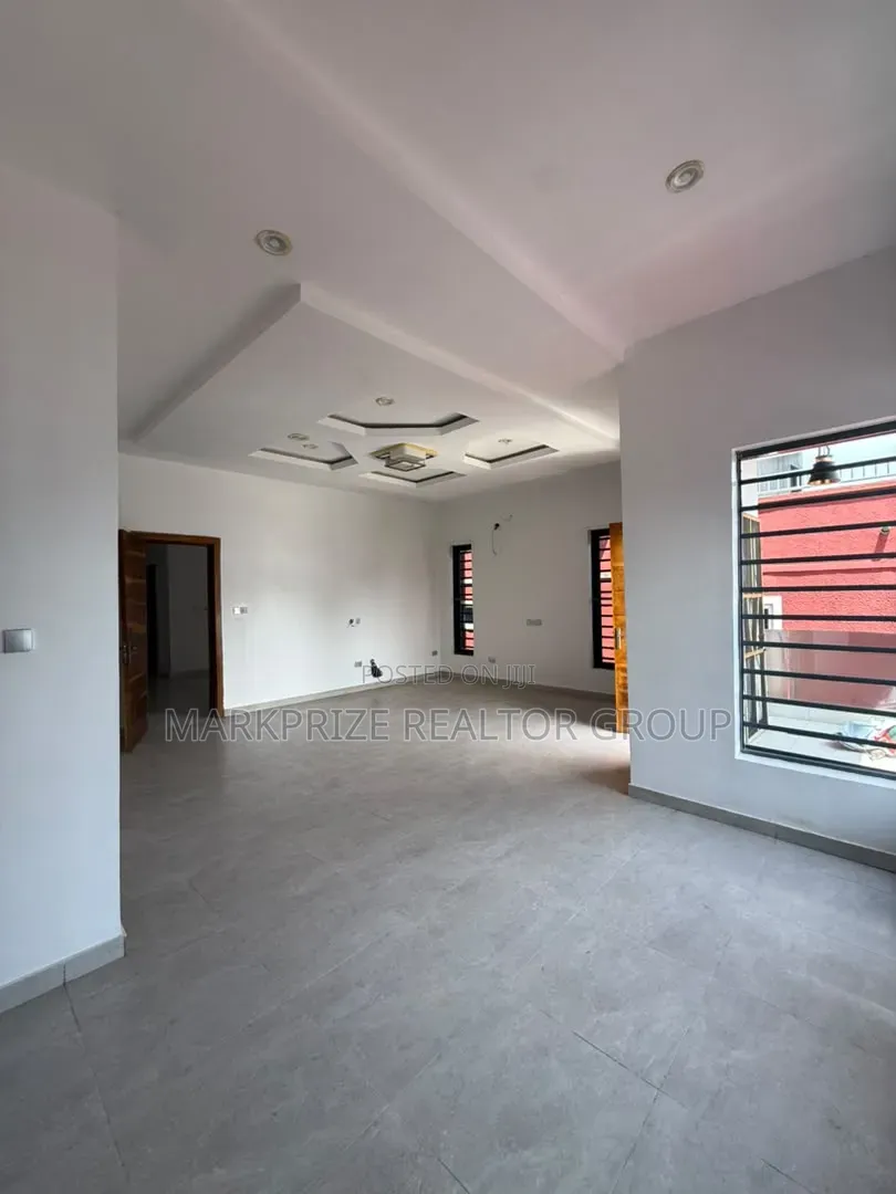 5bdrm Duplex in Lekki County Homes, Ikota for sale