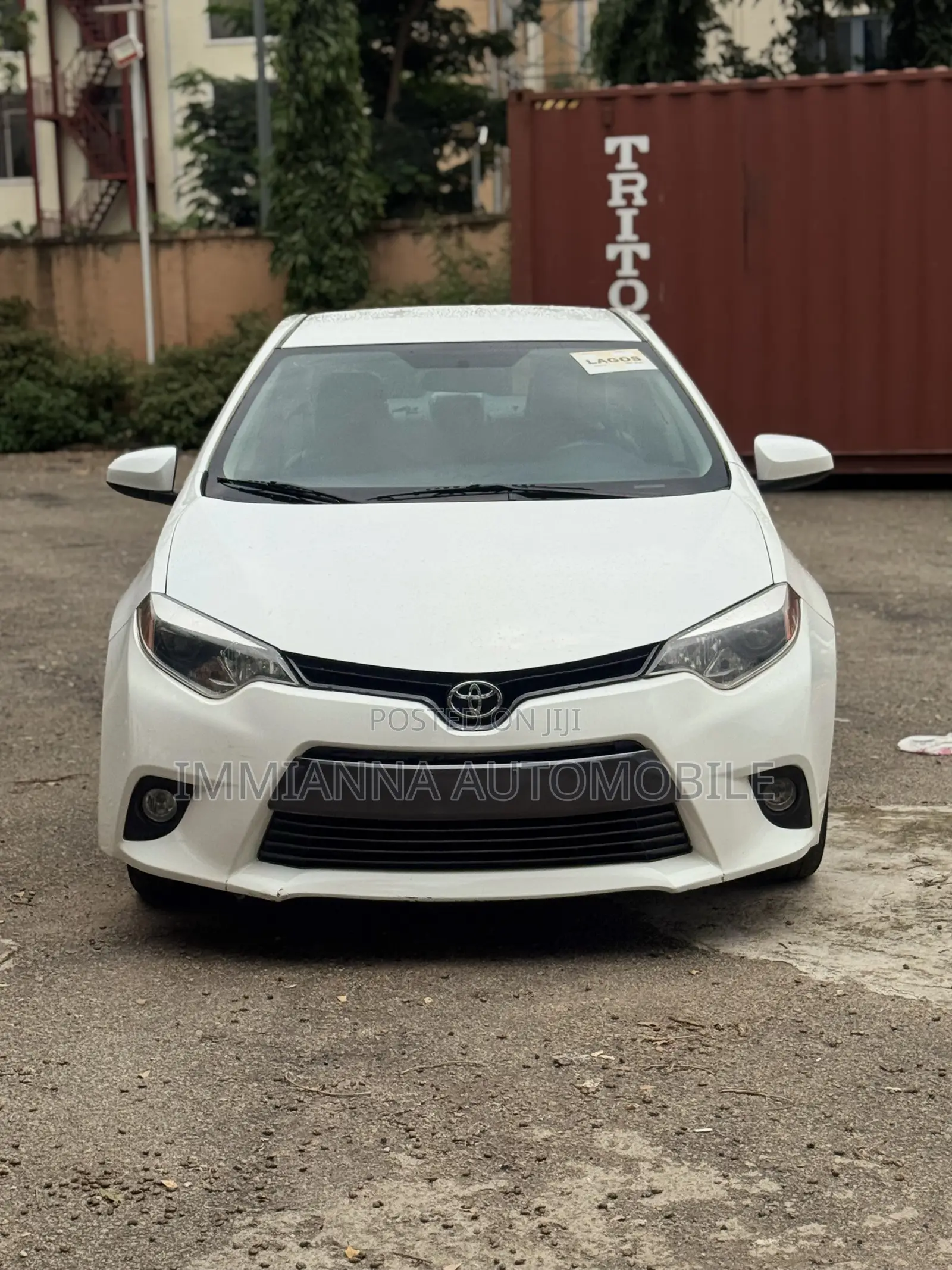 Toyota Corolla LE Premium 4dr Sedan (1.8L 4cyl CVT) 2014 White