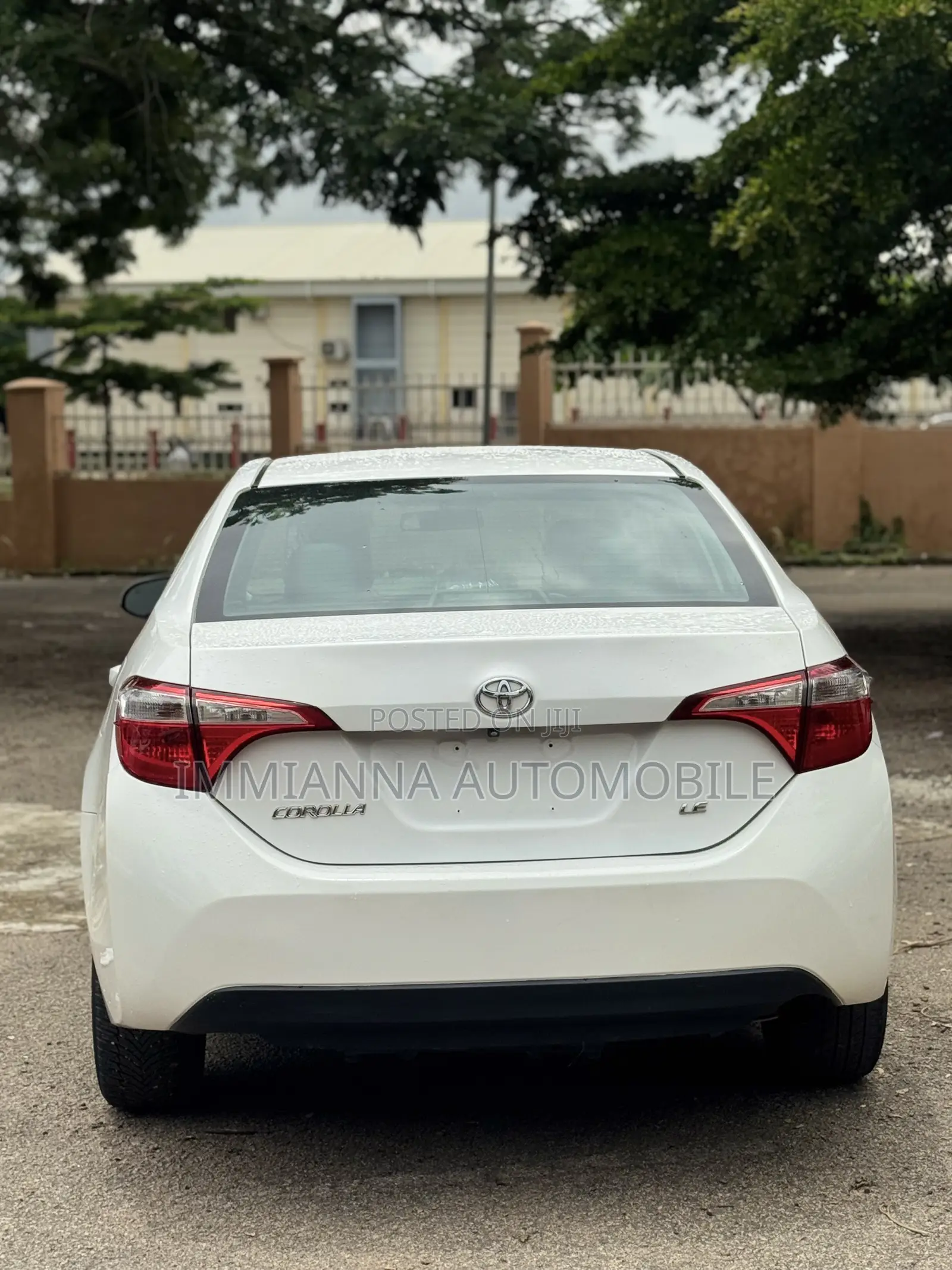 Toyota Corolla LE Premium 4dr Sedan (1.8L 4cyl CVT) 2014 White