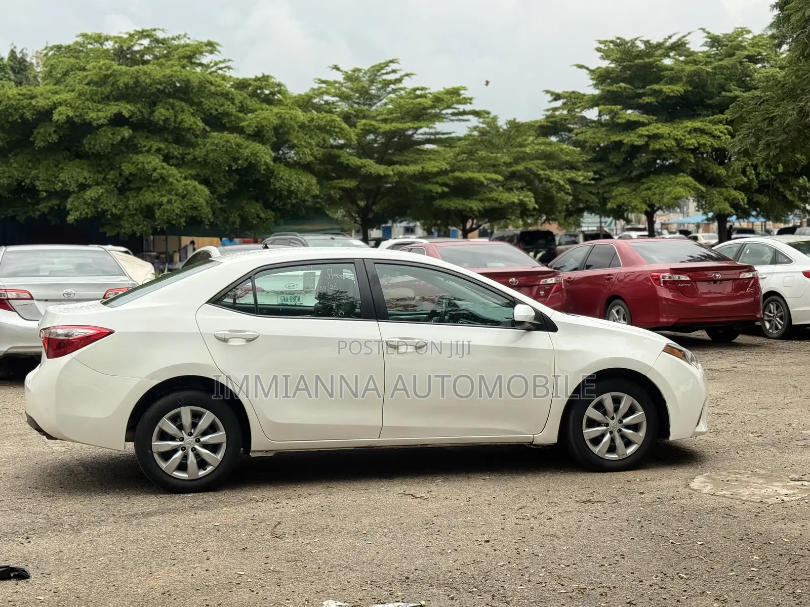 Toyota Corolla LE Premium 4dr Sedan (1.8L 4cyl CVT) 2014 White