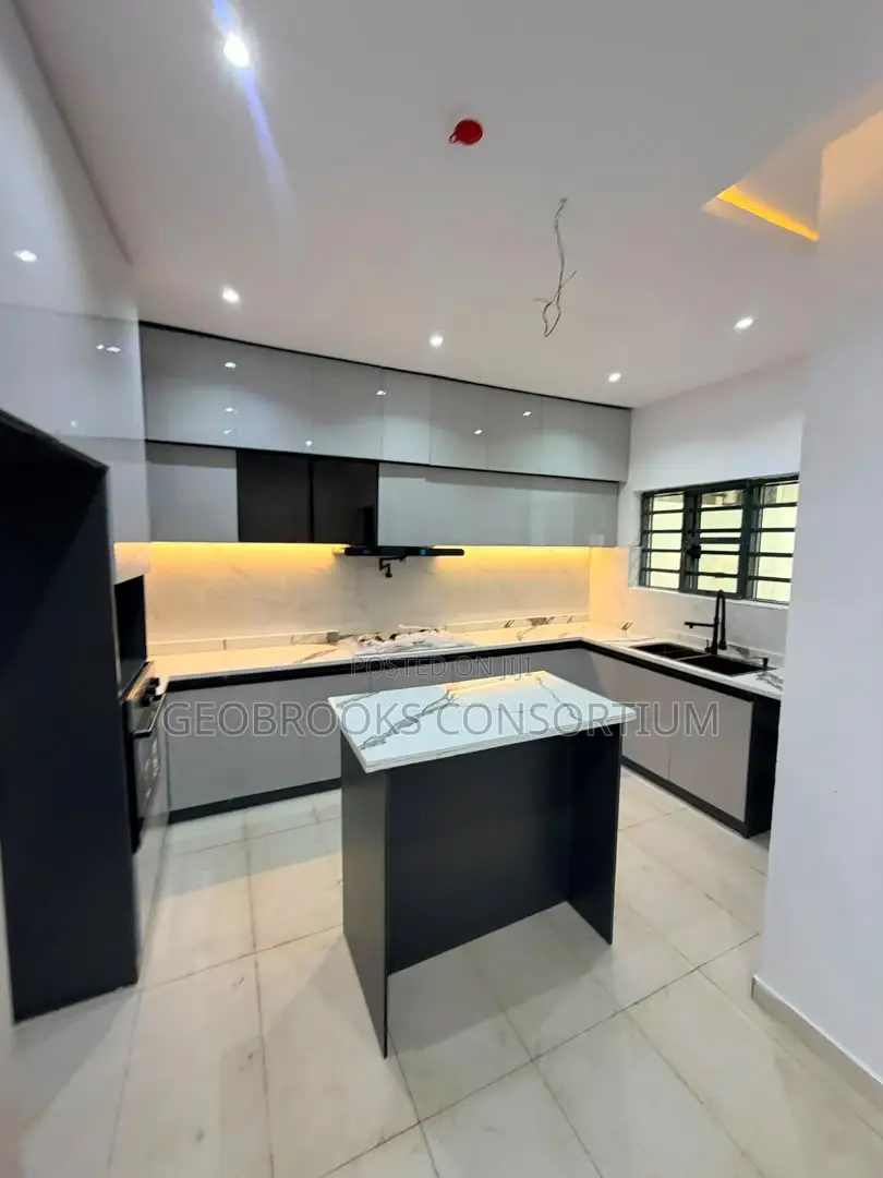 4bdrm Penthouse in Carlton Gate Estate, Akobo for sale