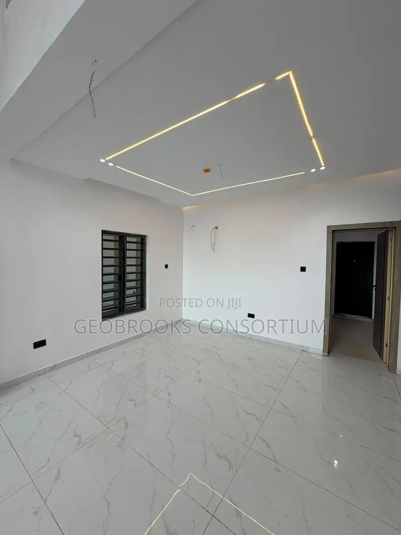 4bdrm Penthouse in Carlton Gate Estate, Akobo for sale