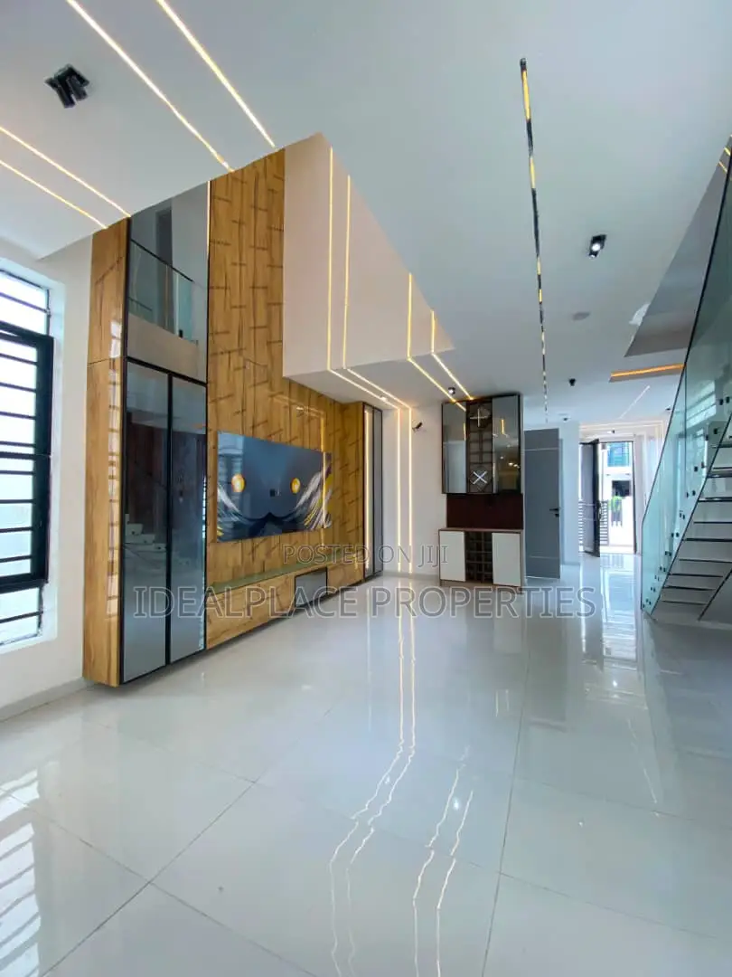 5bdrm Duplex in Lekki for sale