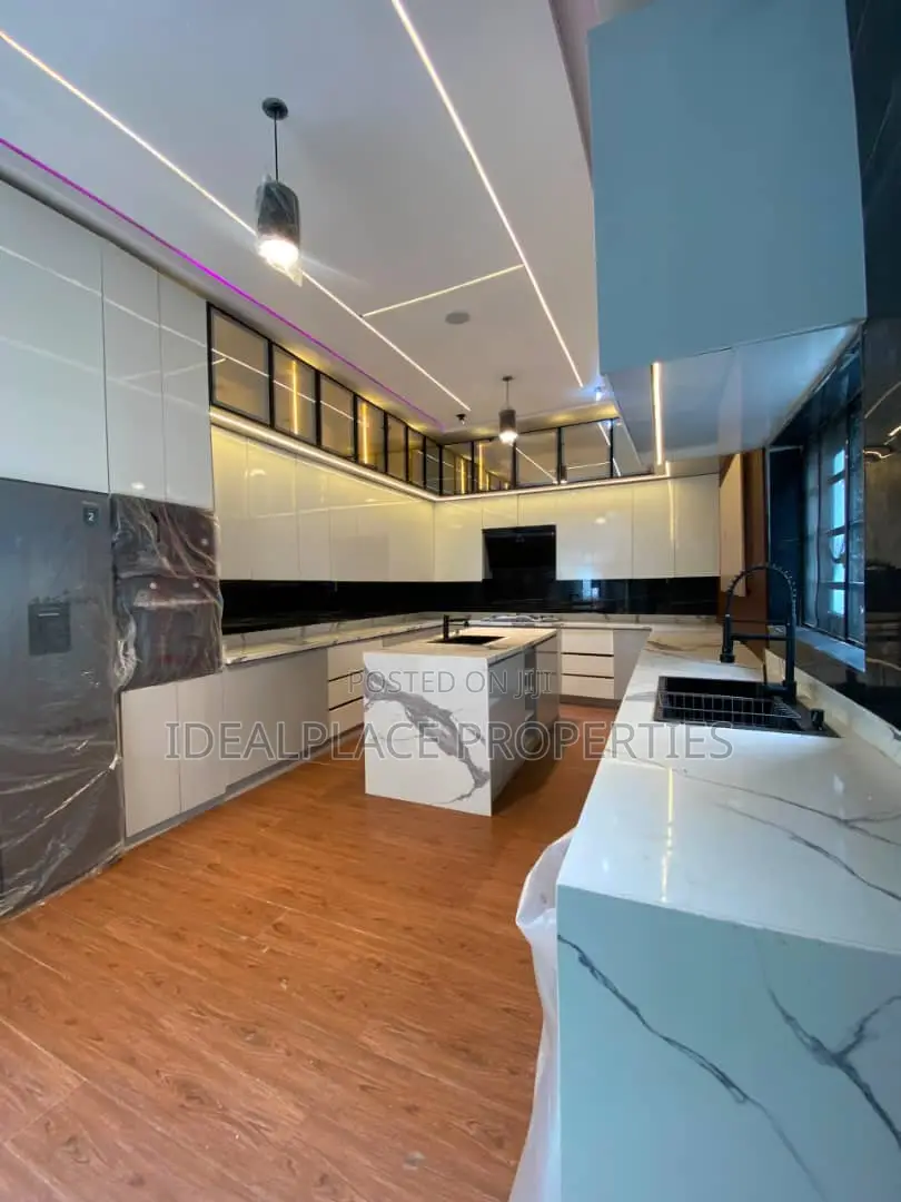 5bdrm Duplex in Lekki for sale