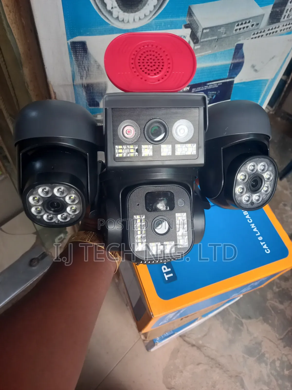 V380 3 - Lens Auto Rotate PTZ Solar Camera