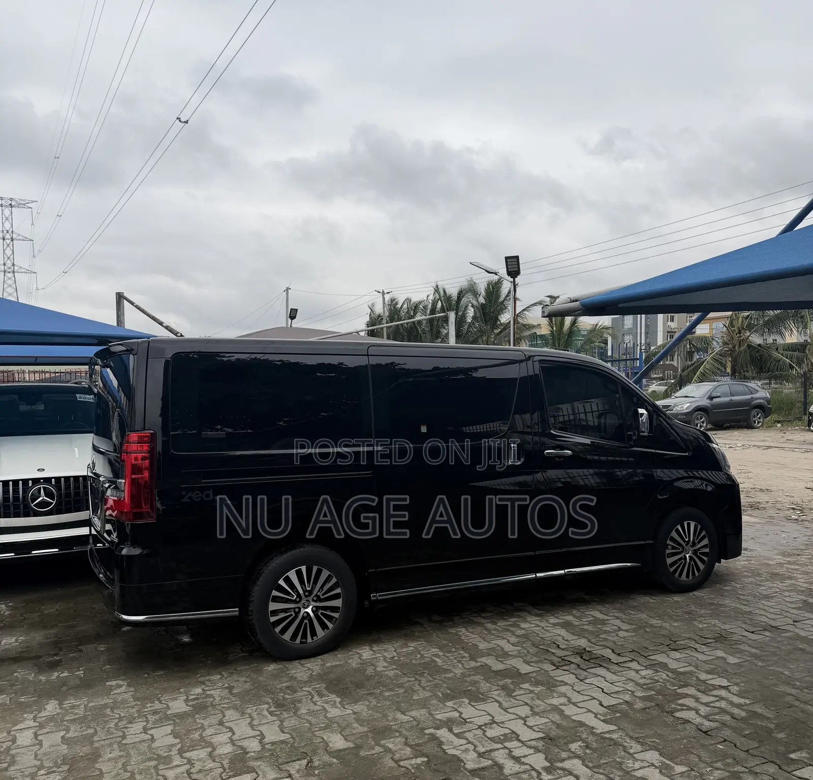Toyota Granvia Premium 3.5 V6 Petrol 6-Seater 2023 Black
