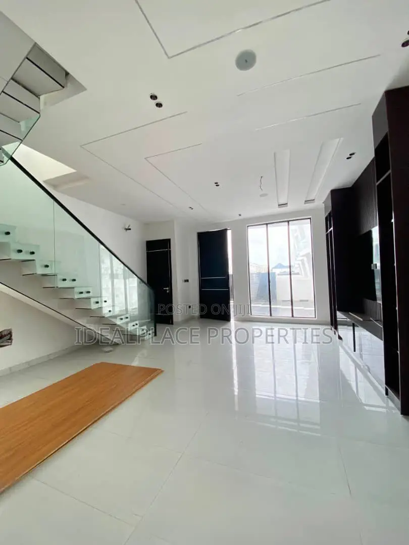 4bdrm Duplex in Lekki for sale