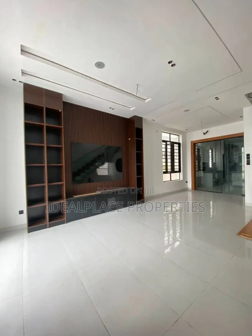 4bdrm Duplex in Lekki for sale