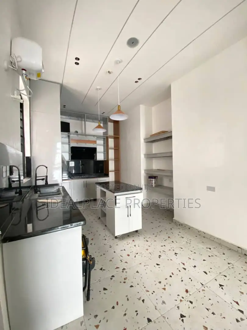 4bdrm Duplex in Lekki for sale